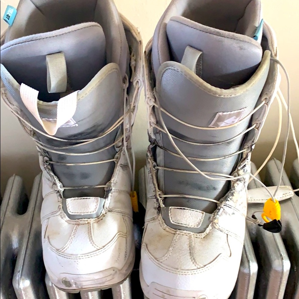 Burton Snowboard boot — Women’s 7